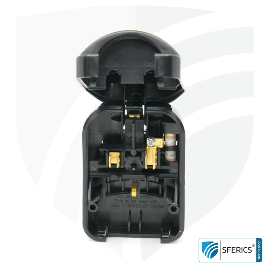 Adapter SCP3 Schuko plug type EF to UK plug type G | with high quality grounding and 13 amp fuse | travel adapter